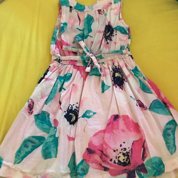 Floral girls dress🌸🌼🌺 - Picture 4 of 5